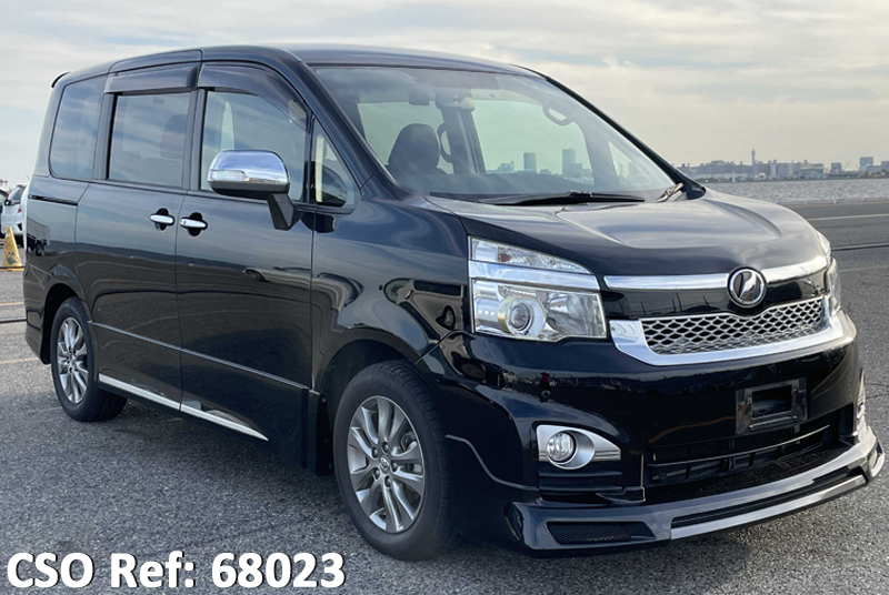 Toyota / Voxy 2013